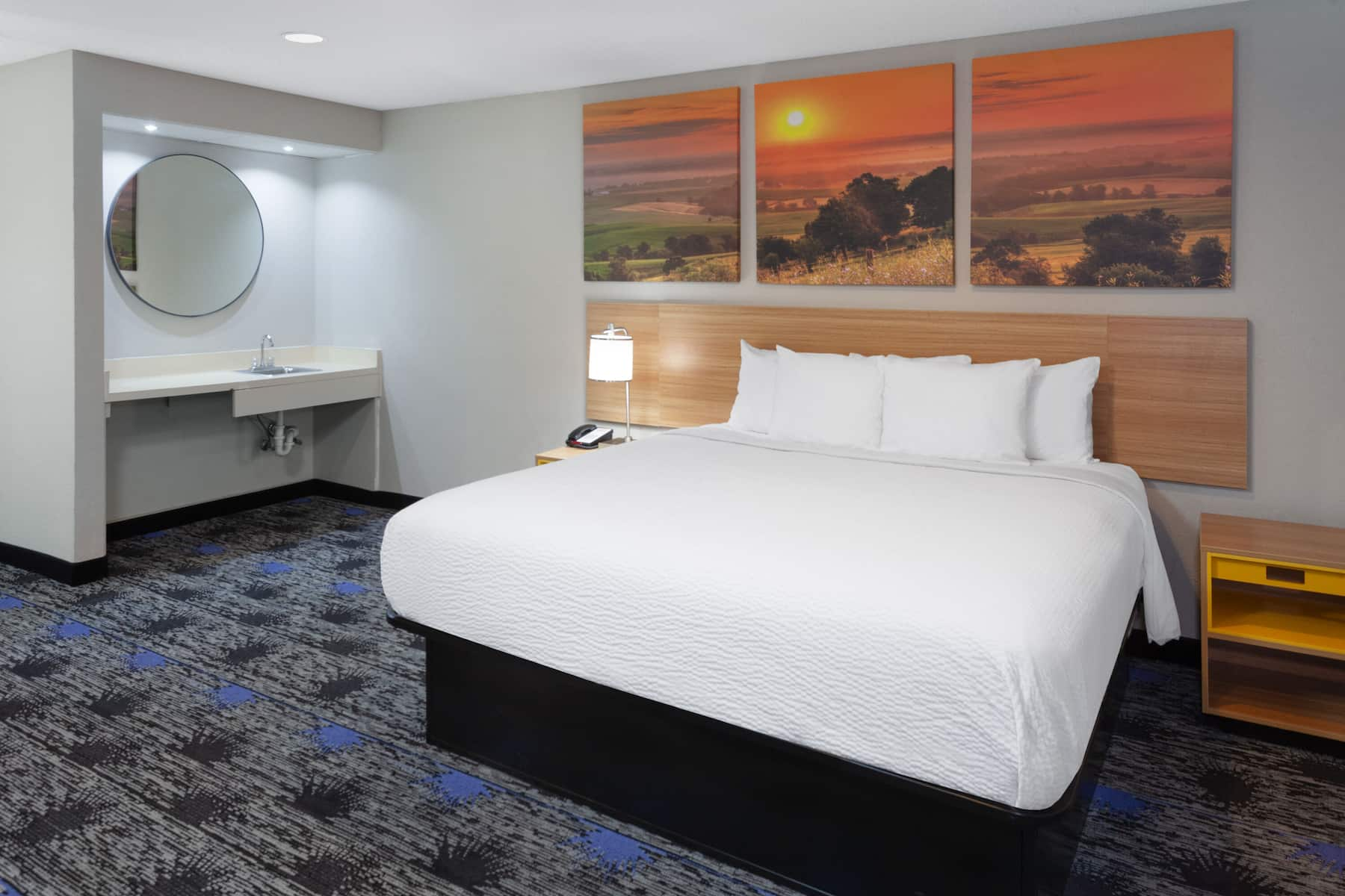 1 Queen Bed Mobility Accessible Room - Days Inn Wooster